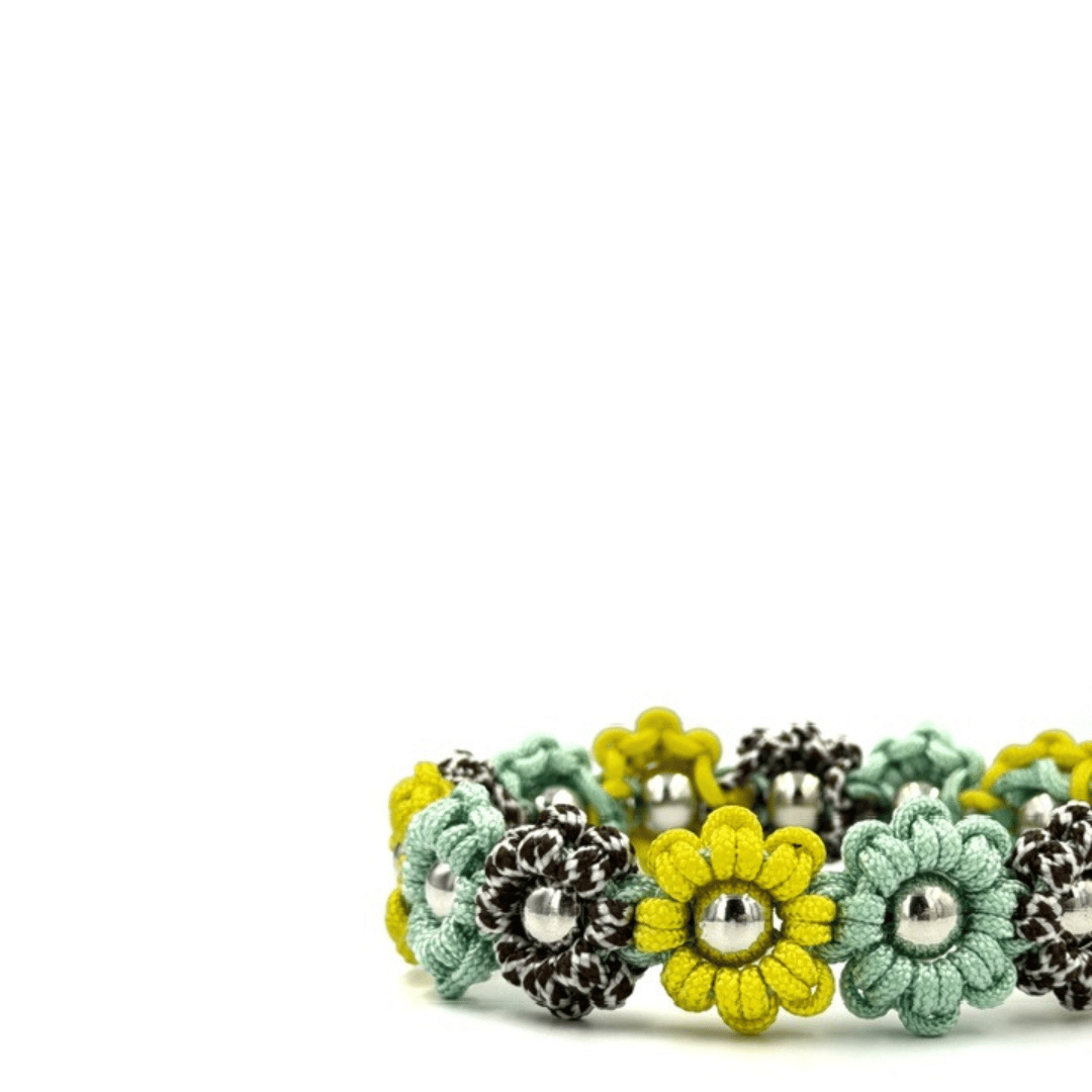 Lekka mini obroża kwiatowa dla małego psa – ręcznie pleciona z Paracordu